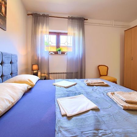 Apartment Bazina - Airconditioning, Parking, 500M From The Beach كرك المظهر الخارجي الصورة