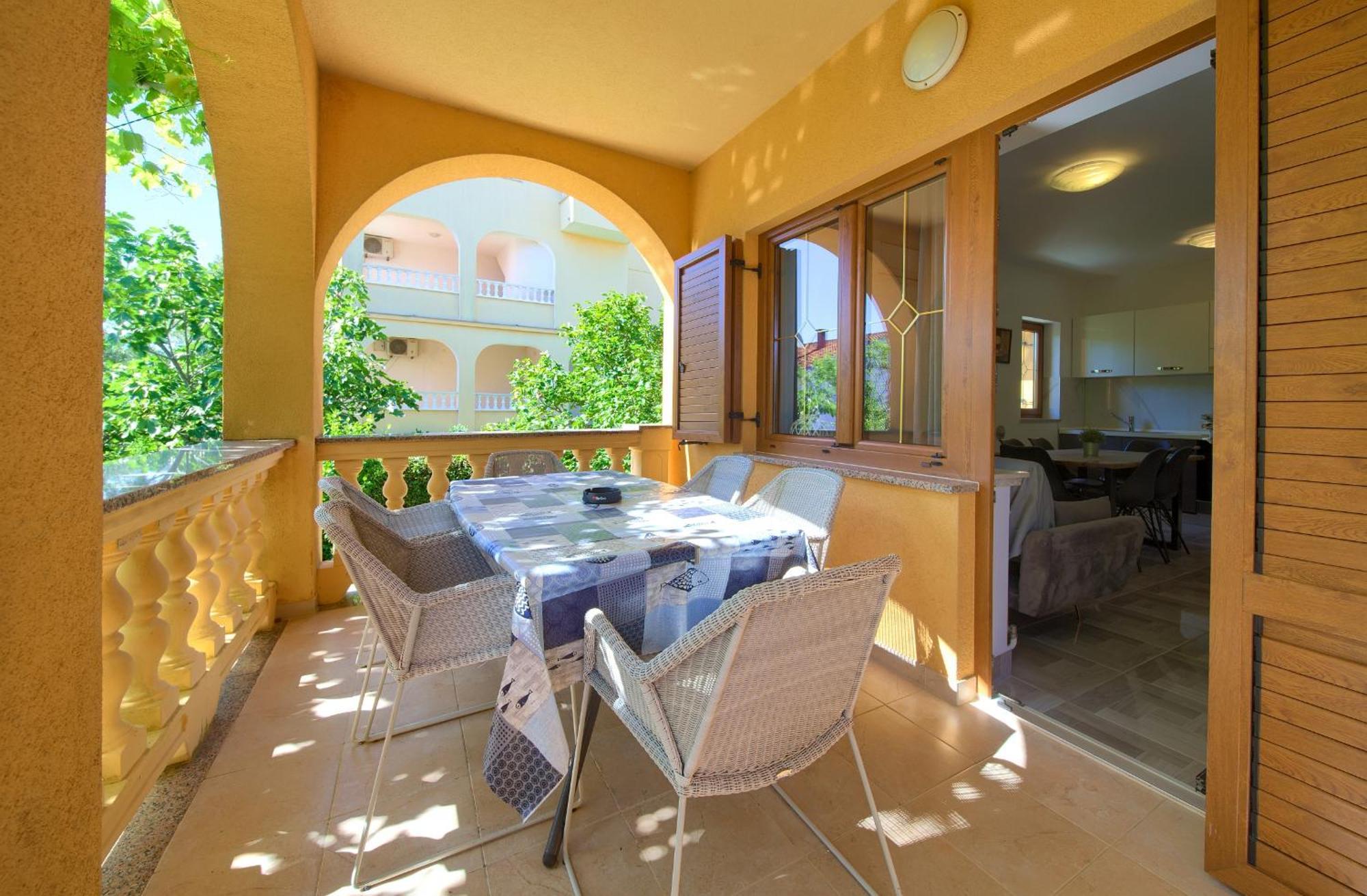 Apartment Bazina - Airconditioning, Parking, 500M From The Beach كرك المظهر الخارجي الصورة