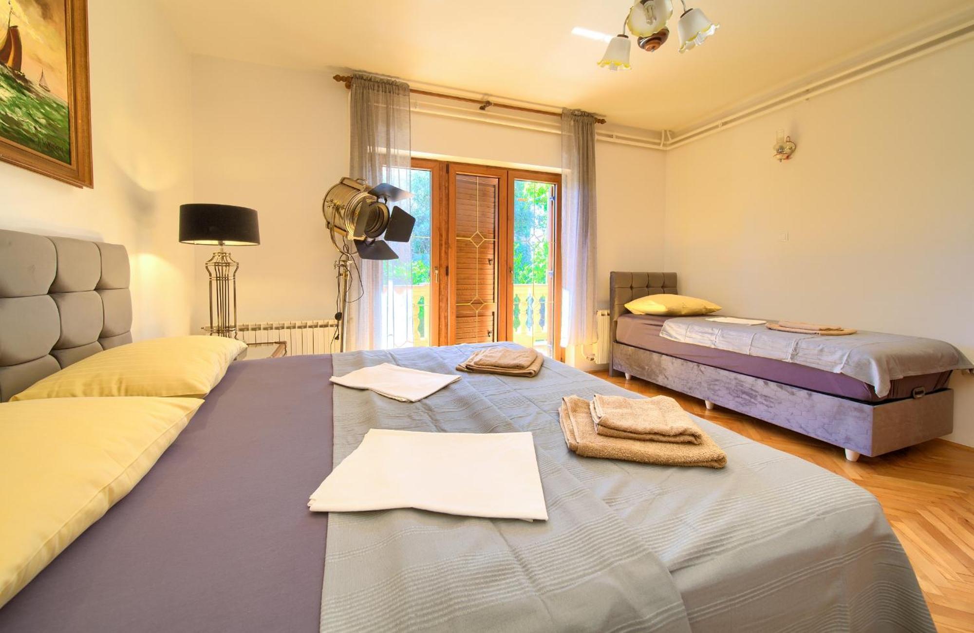 Apartment Bazina - Airconditioning, Parking, 500M From The Beach كرك المظهر الخارجي الصورة