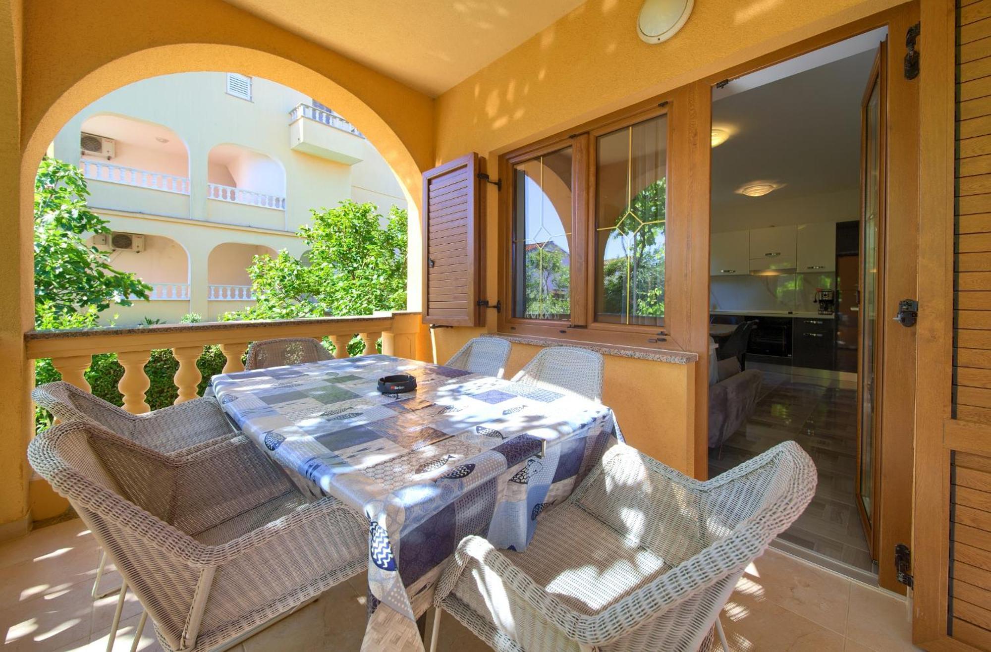 Apartment Bazina - Airconditioning, Parking, 500M From The Beach كرك المظهر الخارجي الصورة